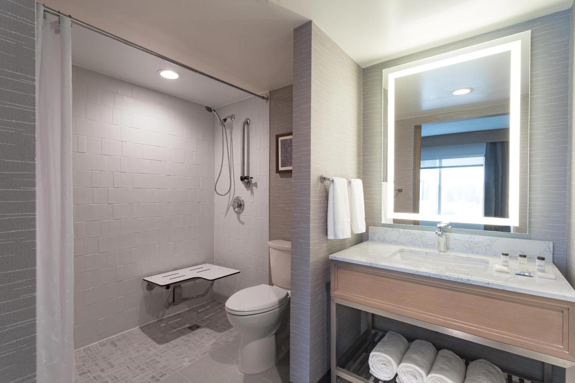 Sheraton Suites Columbus Worthington エクステリア 写真