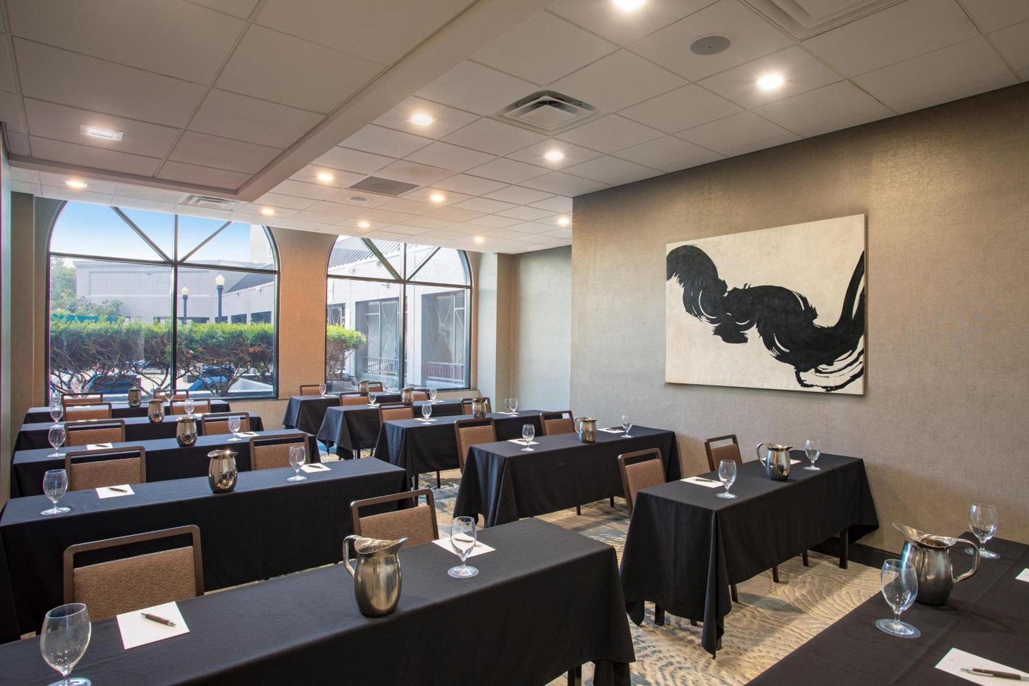 Sheraton Suites Columbus Worthington エクステリア 写真