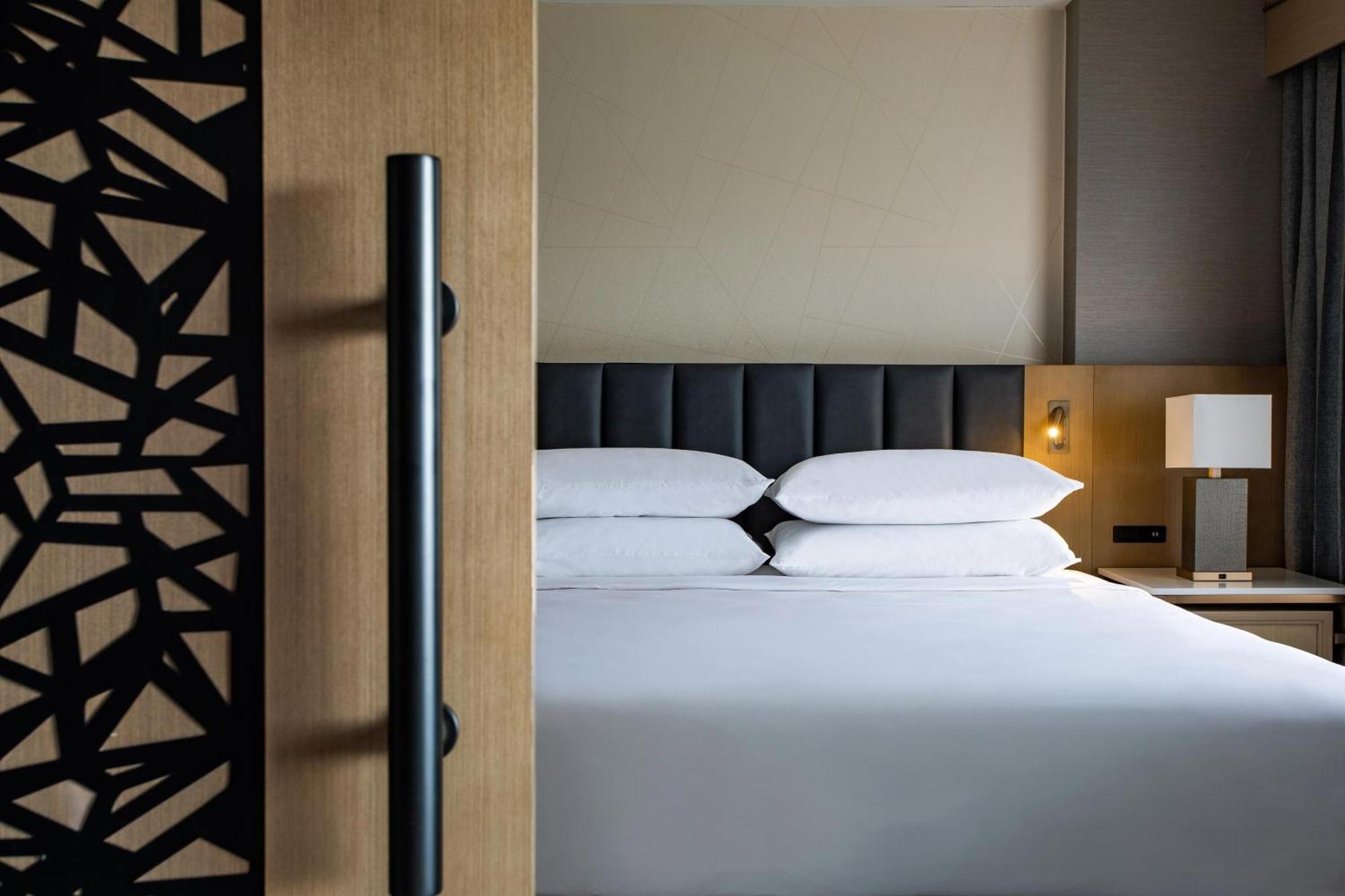 Sheraton Suites Columbus Worthington エクステリア 写真