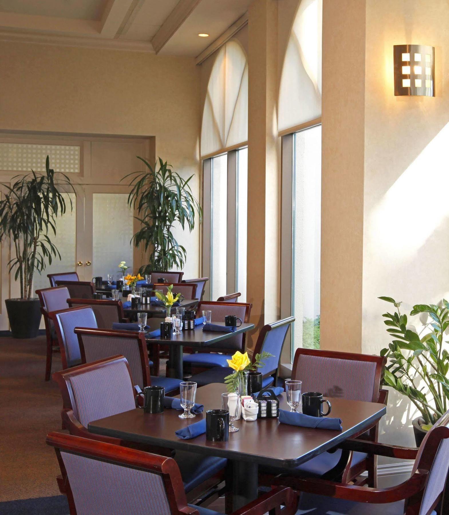 Sheraton Suites Columbus Worthington エクステリア 写真